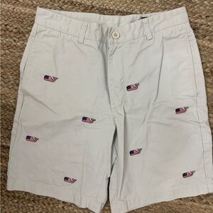 Vineyard Vines Men's Cream Shorts with Flag Whale Design